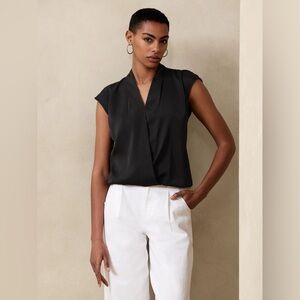 Beautiful Banana Republic Factory Black Blouse
